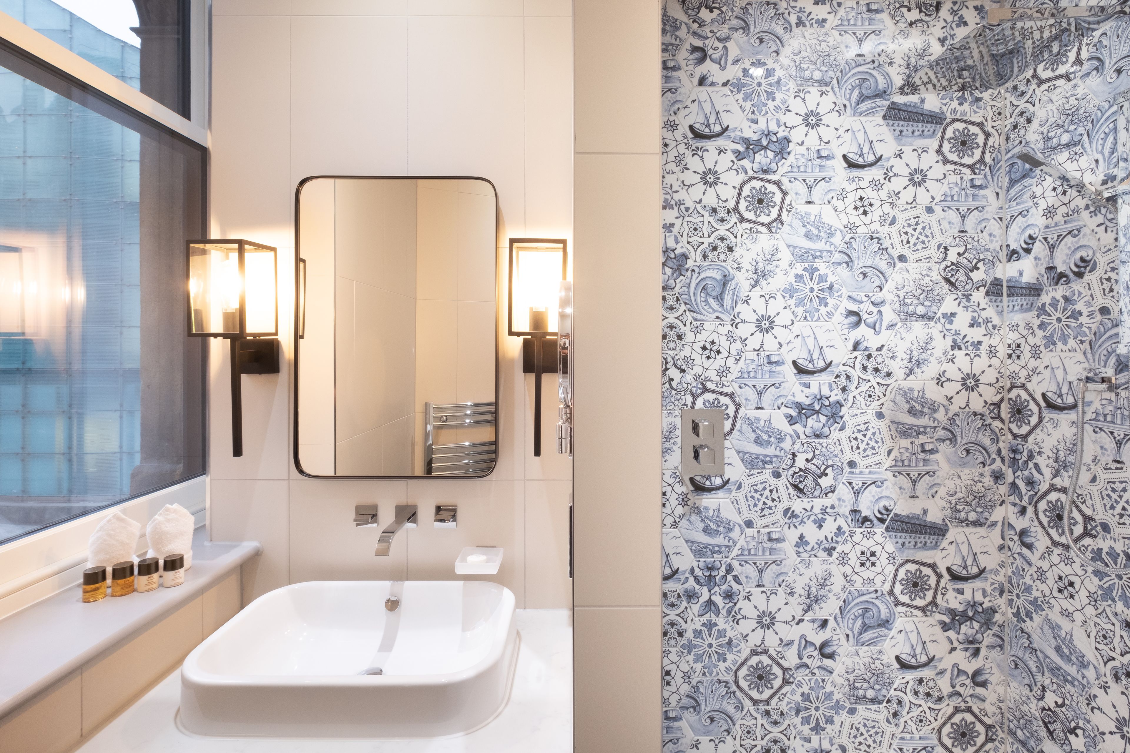 shower, rainfall showerhead, free toiletries, hair dryer