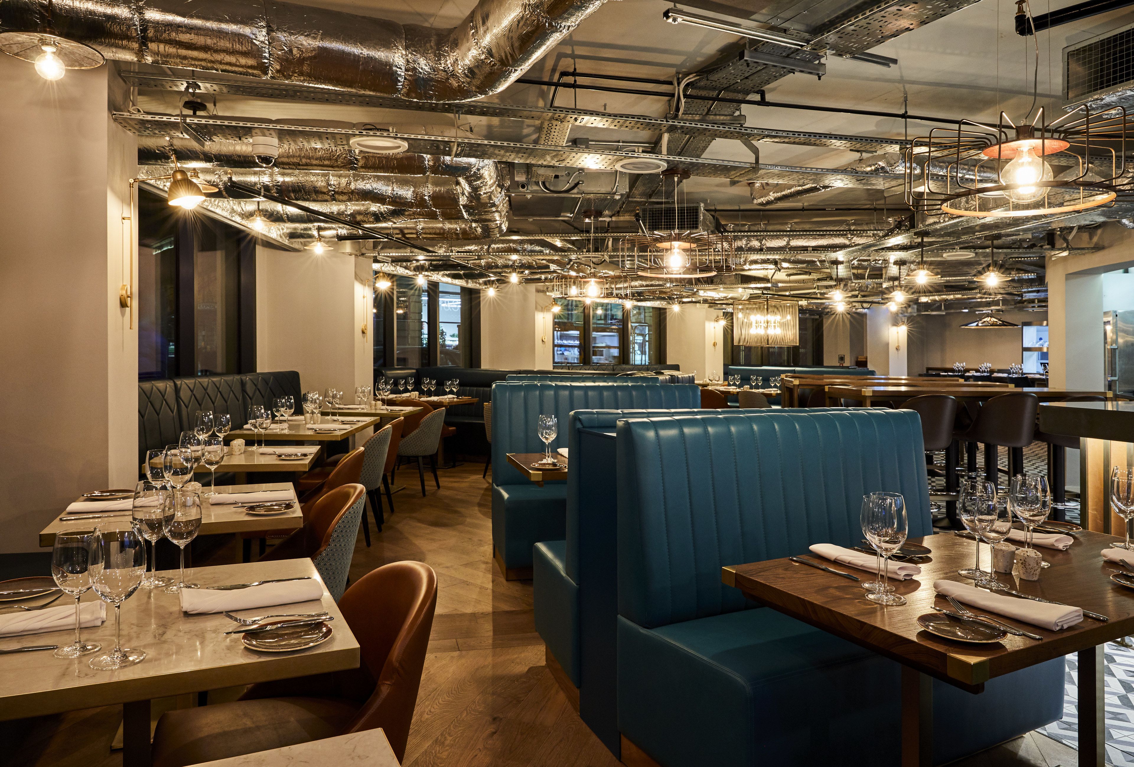 standard room, 1 queen bed | restaurant | breakfast, lunch, dinner served; international cuisine