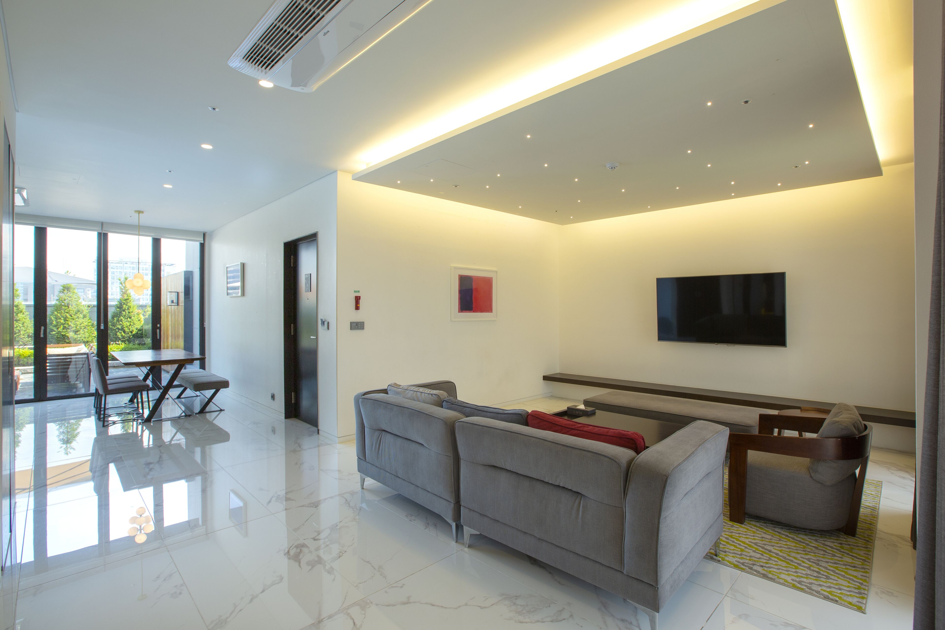 royal suite, garden area | living area | 49-inch flat-screen tv with cable channels, tv, heated floors