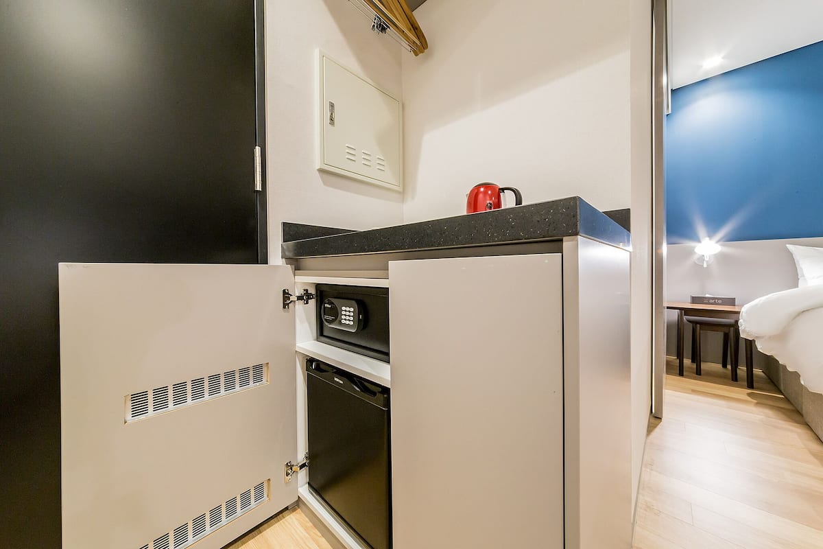 1 bedroom, premium bedding, down duvets, in-room safe