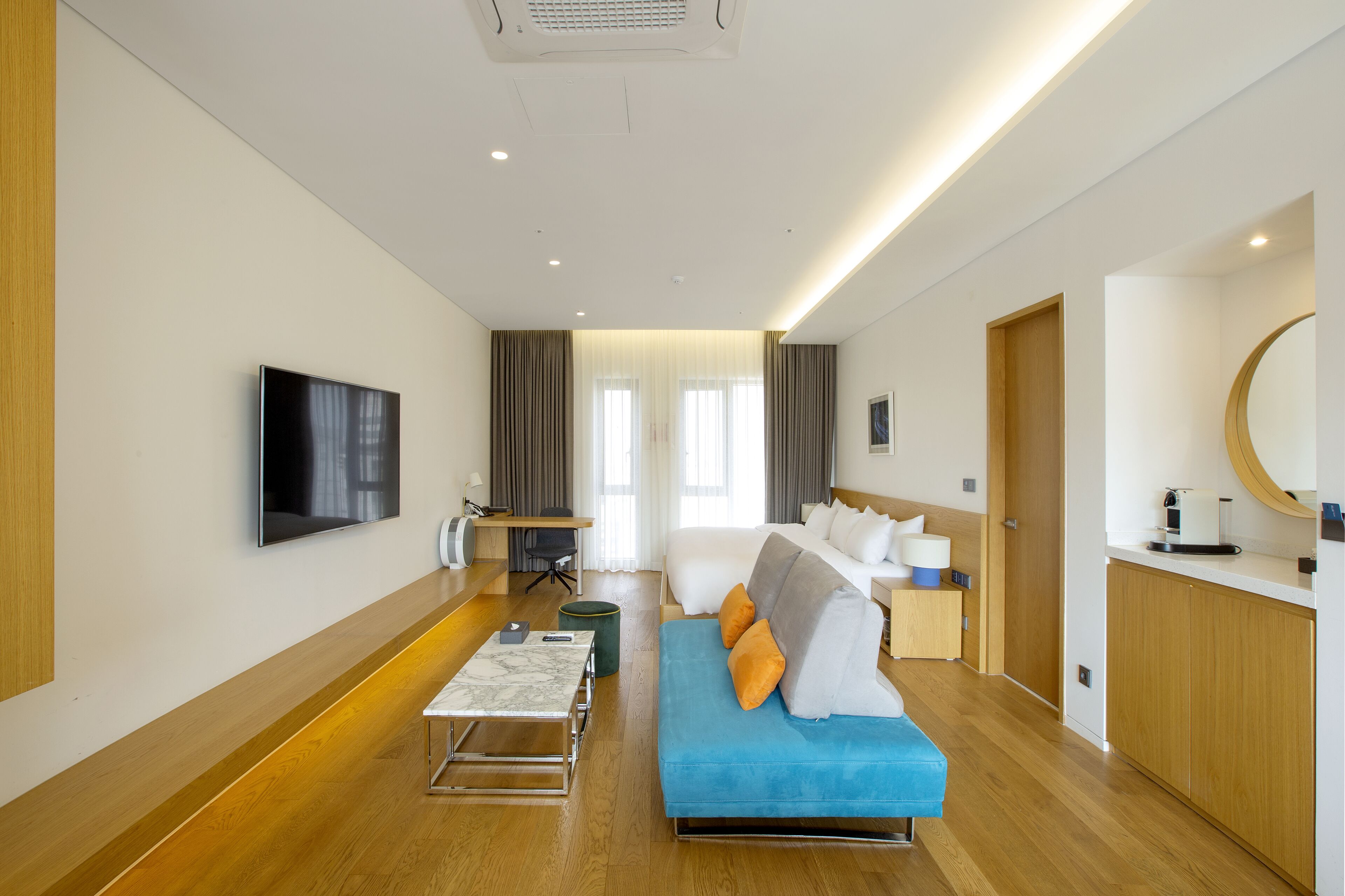 suite, garden area | 1 bedroom, premium bedding, down duvets, in-room safe