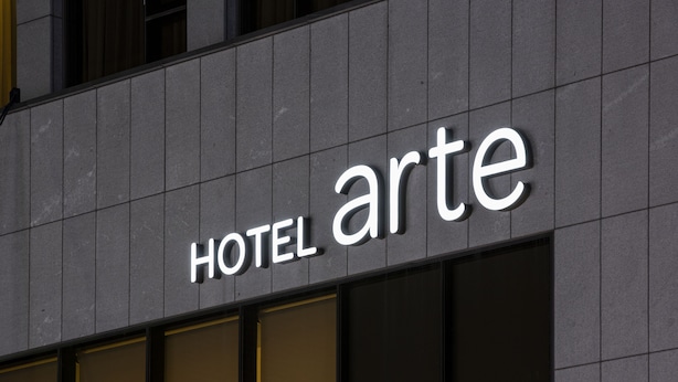 A hotel sign with the name "HOTEL arte" on a modern building facade. - Hotel Arte (Suwon)