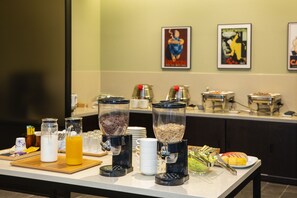 Buffet déjeuner servi tous les jours en supplément