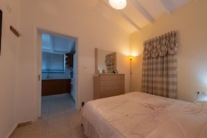2 bedrooms, iron/ironing board, Internet, bed sheets