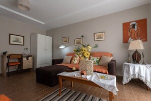 Tv, dvd-spelare, böcker och en stereo