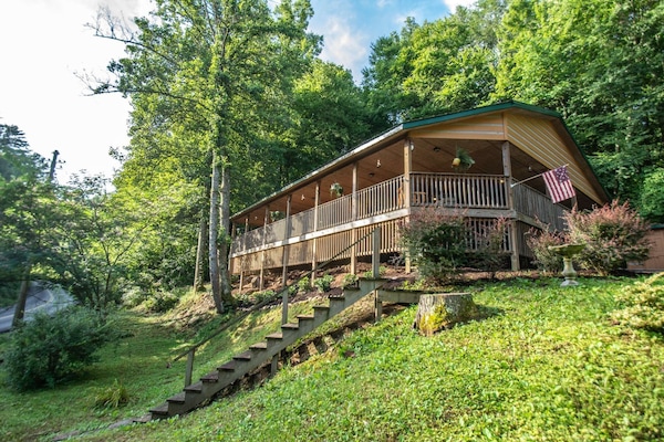 Welcome to Woods Mountain Cabin!