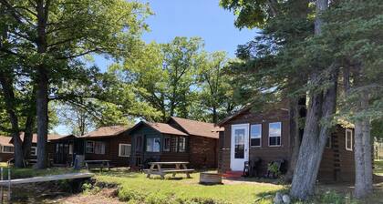 Lakeside Cabins - mökki # 1