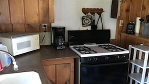 Kaffetrakter/tekoker, kjøleskap, mikrobølgeovn og ovn