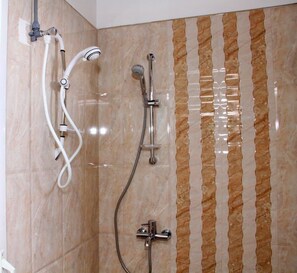 Bathroom shower - Serenity Hill Oasis (Kandy)