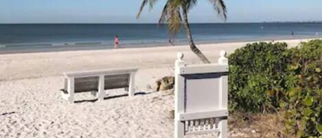 Beach nearby, sun loungers, beach towels