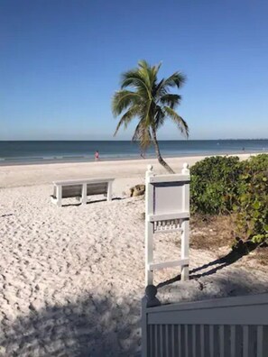 Beach nearby, sun loungers, beach towels