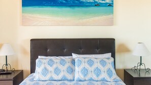 Room - Views From Golden Orchid - Airlie Beach (Airlie Beach)