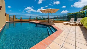 Outdoor pool - Views From Golden Orchid - Airlie Beach (Airlie Beach)