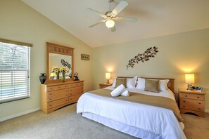 4 soverom, strykejern/-brett, wi-fi (inkludert) og sengetøy