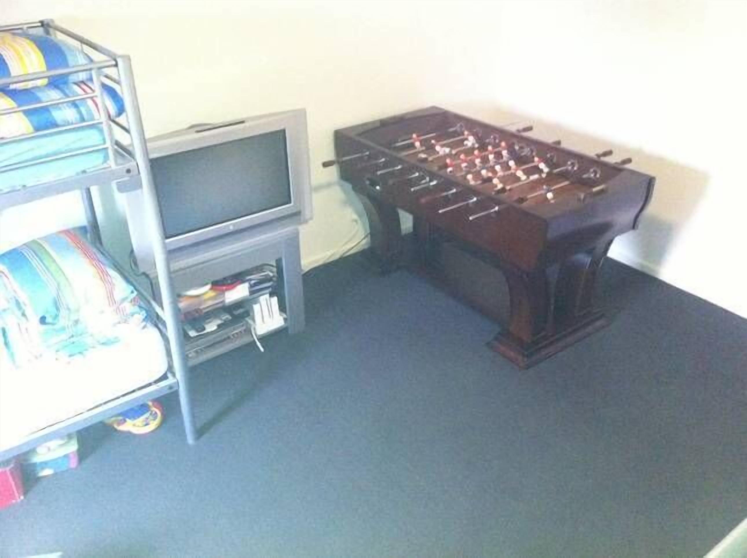 Free WIFI **200m to beach** R/C Air in all rooms  — image 4