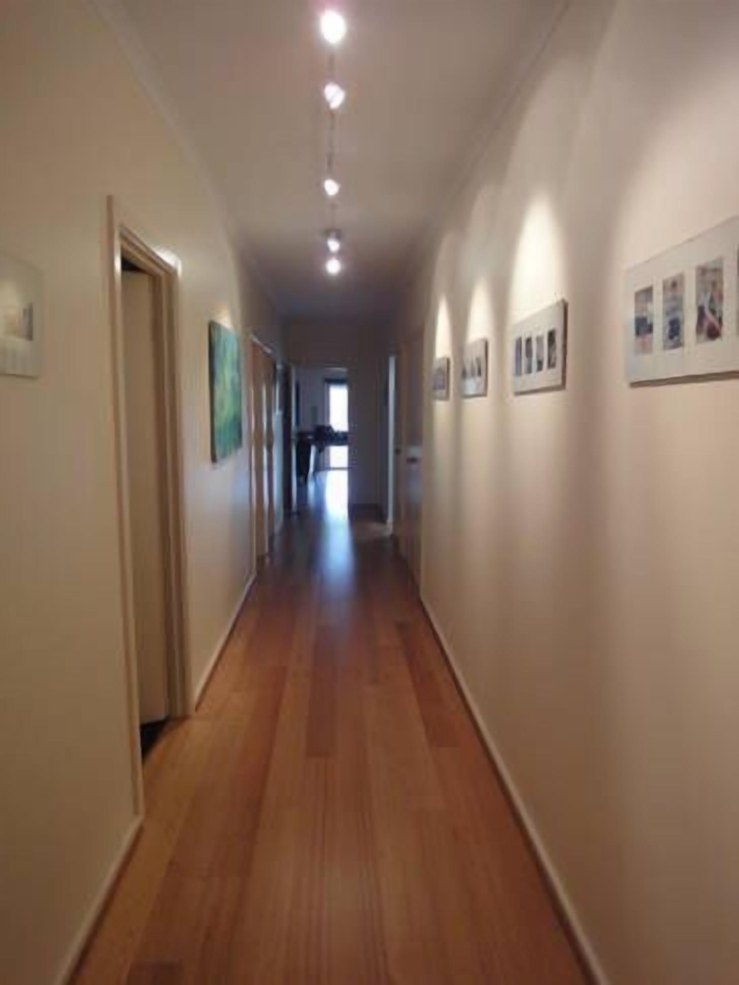 Free WIFI **200m to beach** R/C Air in all rooms  — image 23