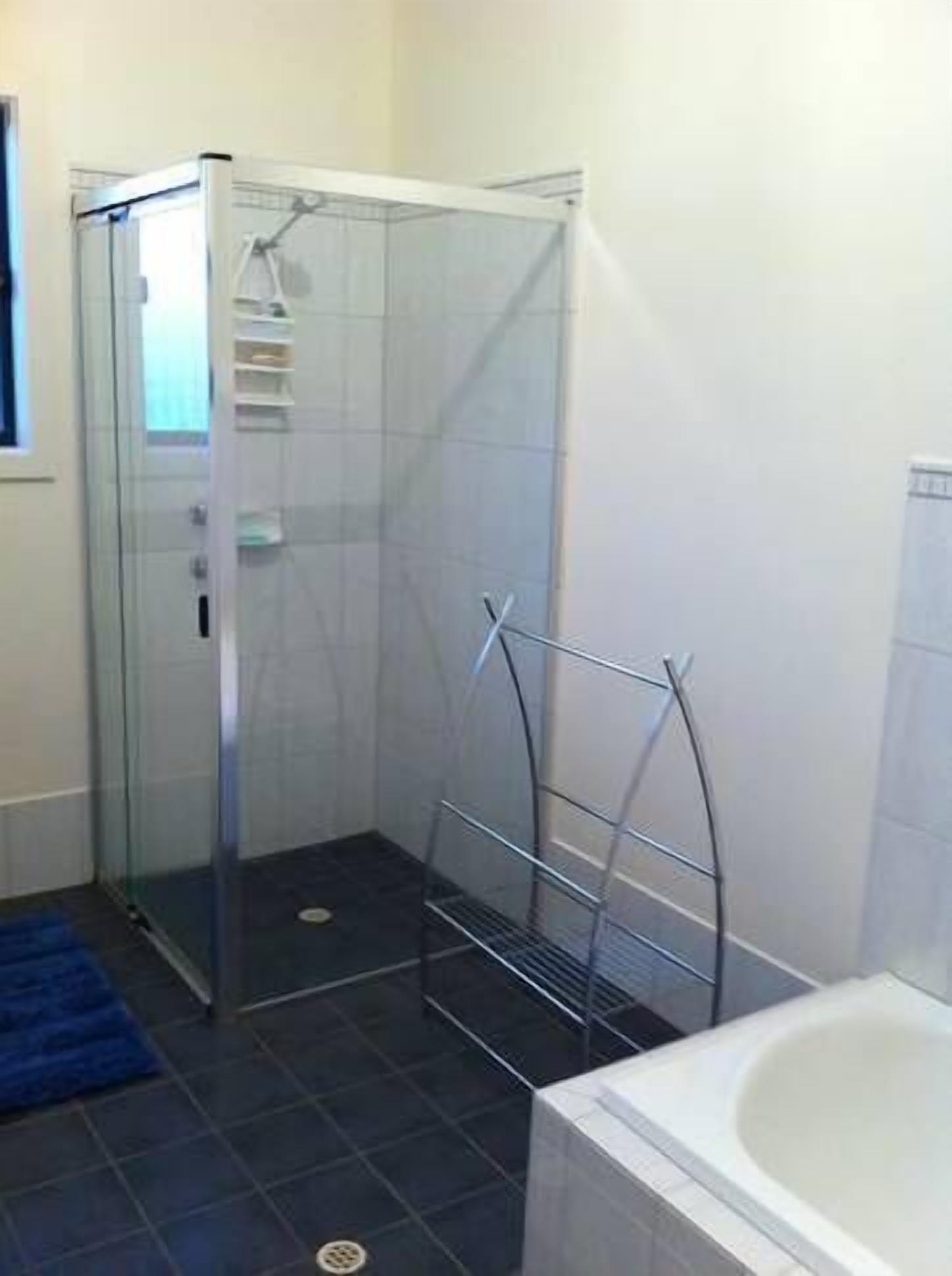 Free WIFI **200m to beach** R/C Air in all rooms  — image 16