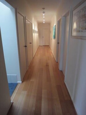 Interior - Free WIFI **200m to beach** R/C Air in all rooms  (Moonta Bay)