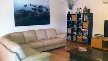 Smart-tv, tv-spel, dvd-spelare och bordsfotboll