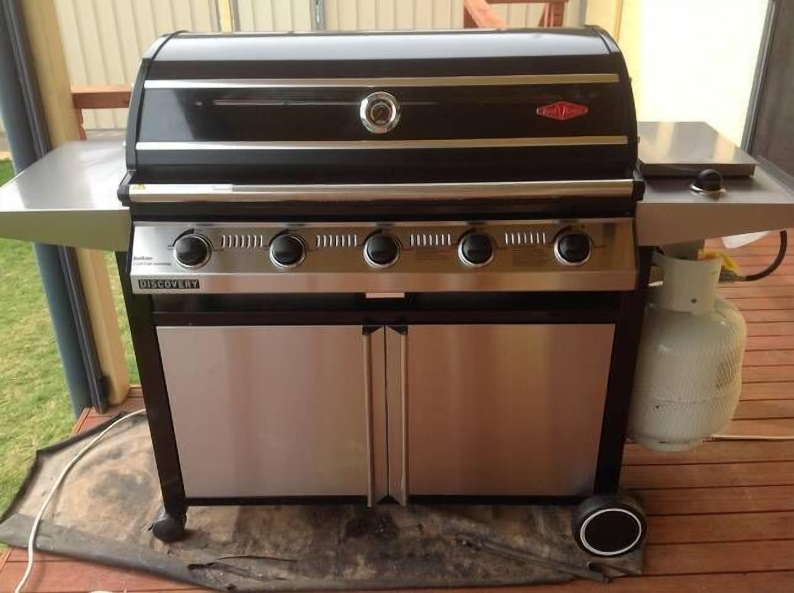 Free WIFI **200m to beach** R/C Air in all rooms  — image 17