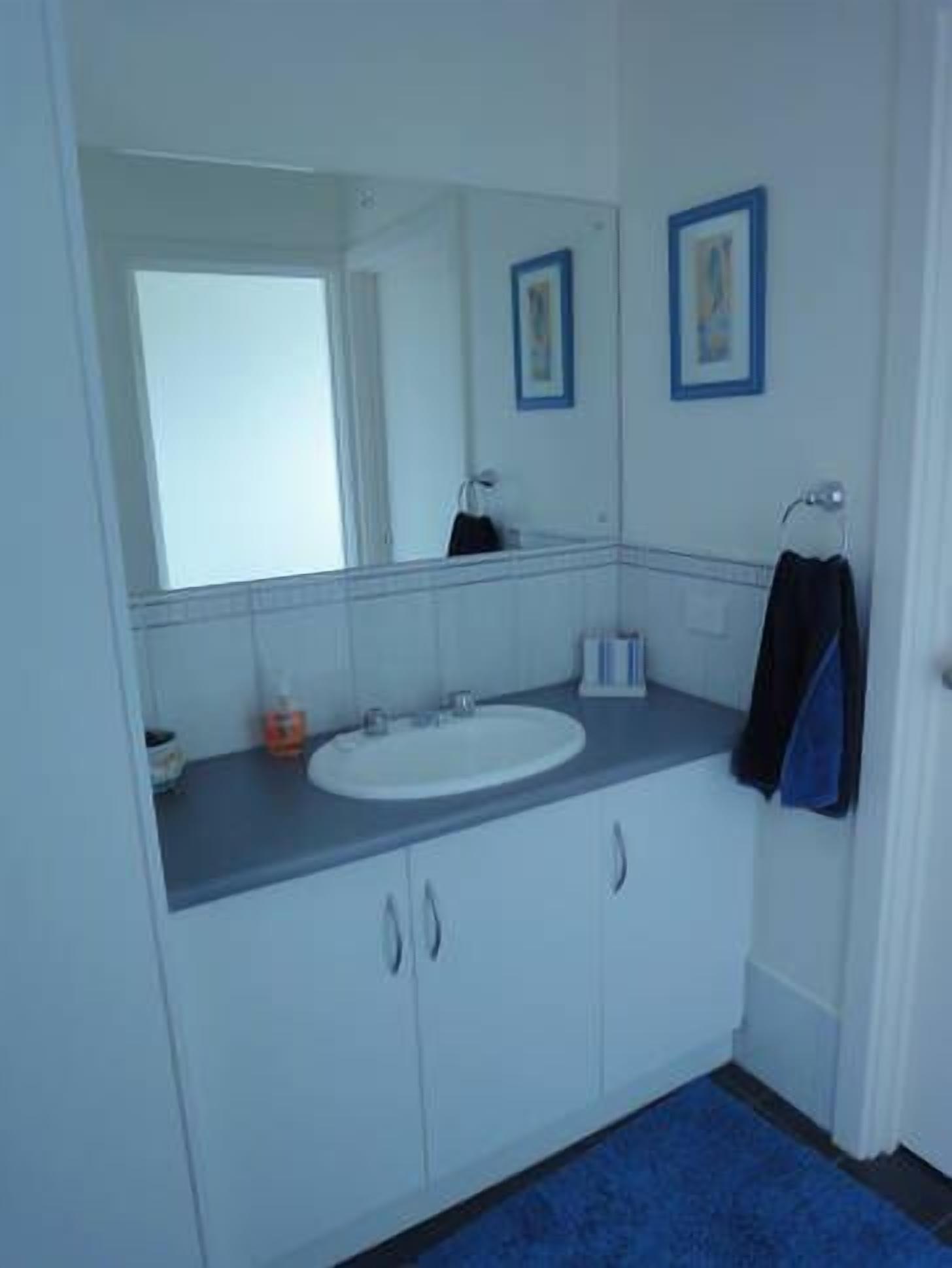 Free WIFI **200m to beach** R/C Air in all rooms  — image 15