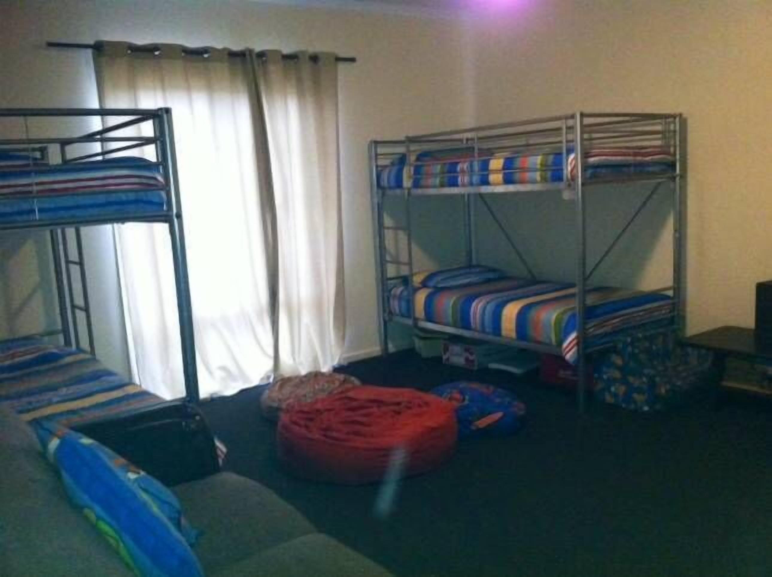 Free WIFI **200m to beach** R/C Air in all rooms  — image 18