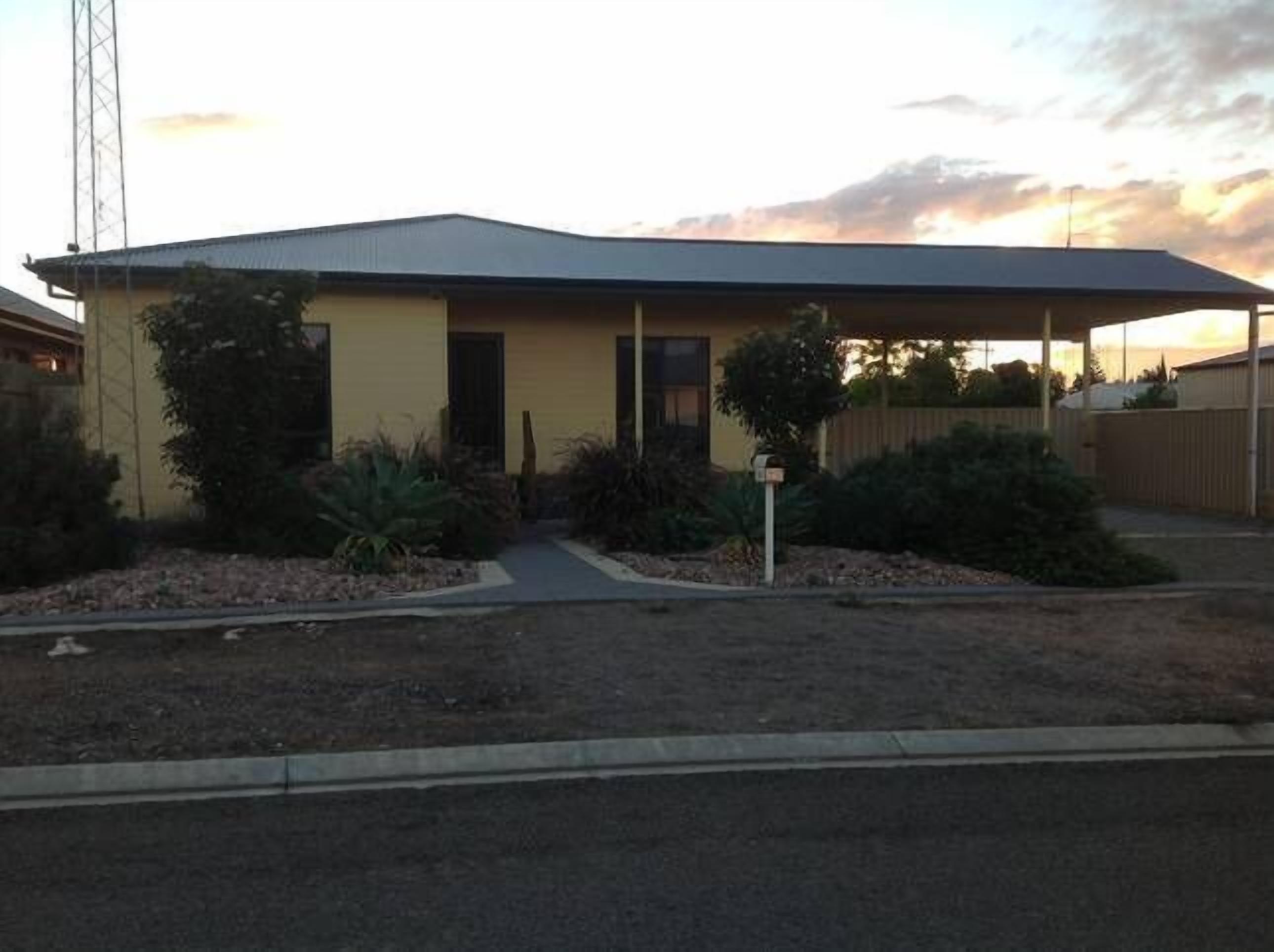 Free WIFI **200m to beach** R/C Air in all rooms  — image 3