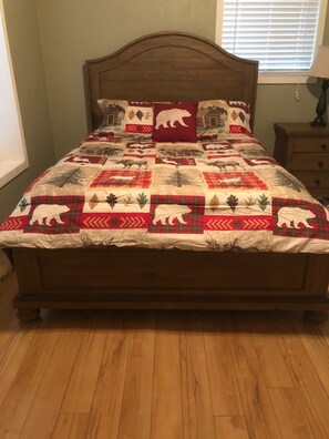 4 bedrooms, iron/ironing board, WiFi, bed sheets