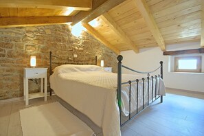 3 bedrooms, iron/ironing board, WiFi, bed sheets - Villa Alba with breathtaking view from swiming pool, HEATED POOL, near Motovun (Livade)