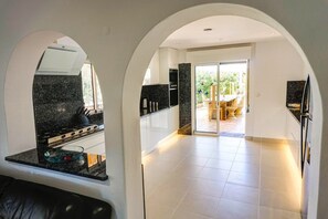 Fridge, microwave, oven, stovetop - Two Private Pools & Waterfall in a Stunning Portuguese Villa (Armação de Pêra)