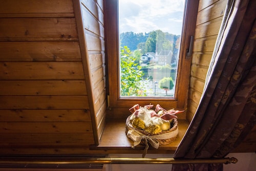 3-star city gîte for 7 to 9 people in the Ourthe valley.