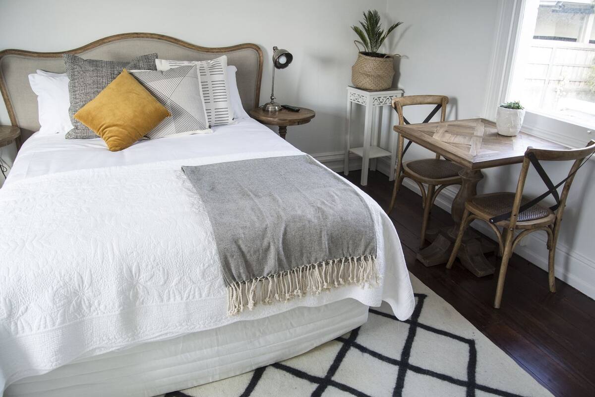 Deluxe-Suite, 1 Queen-Bett | Hochwertige Bettwaren, Minibar, Bügeleisen/Bügelbrett, kostenloses WLAN