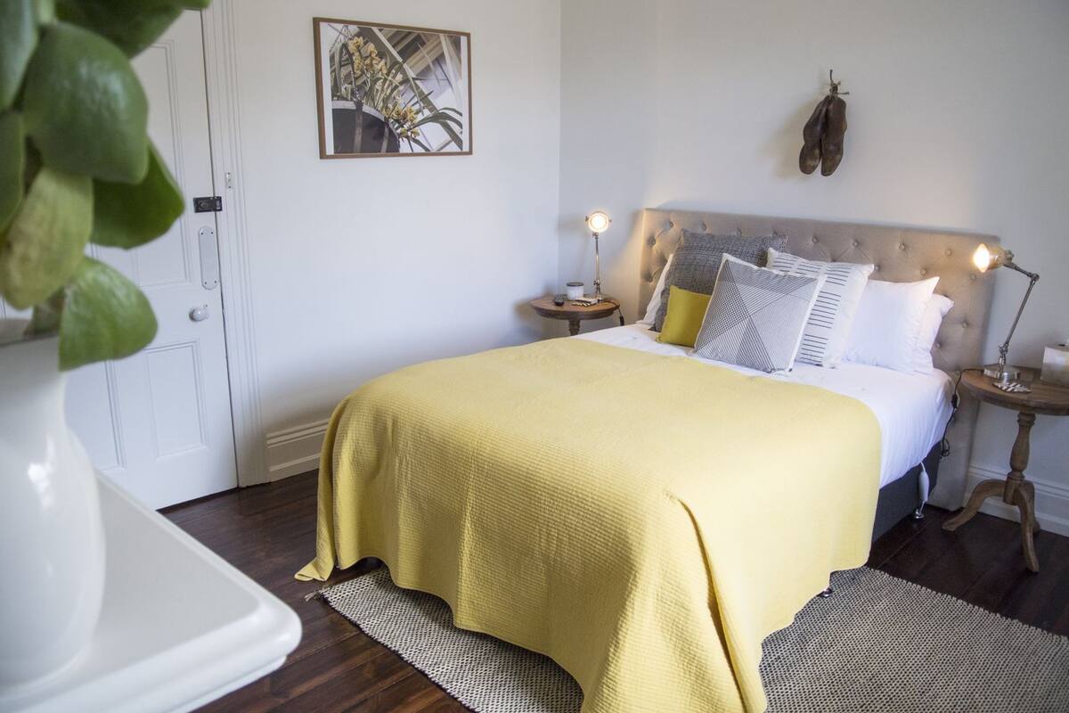 Deluxe-Suite, 1 Queen-Bett, Nichtraucher | Hochwertige Bettwaren, Minibar, Bügeleisen/Bügelbrett, kostenloses WLAN