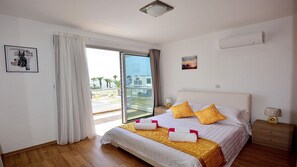 3 室のベッドルーム、セーフティボックス (室内)、アイロン / アイロン台、旅行用ベビーベッド