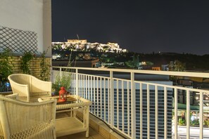 Property grounds - Urban Loft with balcony across the Acropolis! (Athina)
