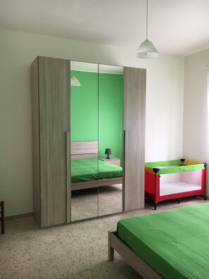 2 bedrooms, iron/ironing board, WiFi