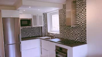 KylskÄp, mikrovÄgsugn, ugn och spishÀll