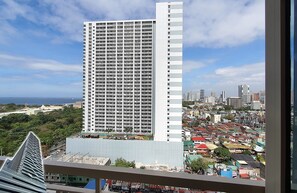 Standard Condo, 1 Queen Bed with Sofa bed, Non Smoking, Ocean View | City view - Home Sweet Home at Manila Bay (Pasay)