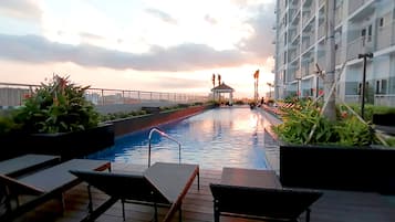 2 kolam renang outdoor