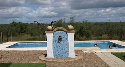 PRECIOSA VILLA CON PISCINA