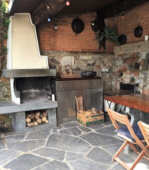 Outdoor dining - Direct on Lugano Lake: Take a Swim from your Villa - Cottage for 4 people in Riva San Vitale (Riva San Vitale)