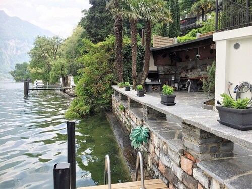 Direct sur le lac de Lugano: baignez-vous de votre villa - Cottage pour 4 personnes à Riva San Vitale