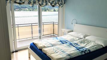 2 bedrooms, iron/ironing board, Internet, bed sheets