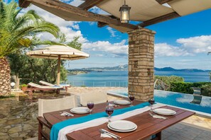 Outdoor dining - Kymaros Luxury Villa Lofos, 3 bedrooms, private pool, sea view (Limni Keriou)