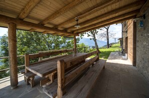 Outdoor dining - CHALET TRE SANTELLE BOSSICO (Bossico)