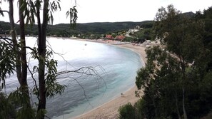 Una spiaggia nelle vicinanze
