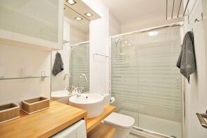 Shower, hair dryer, towels - 1018 Casa Pueblo 100A (Nerja)