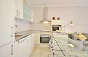 Réfrigérateur, micro-ondes, four, lave-vaisselle