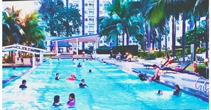 6 piscinas al aire libre, cabañas de piscina gratuitas, tumbonas