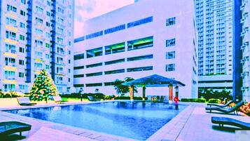 6 outdoor pools, open 10:00 AM to 10:00 PM, free cabanas, sun loungers